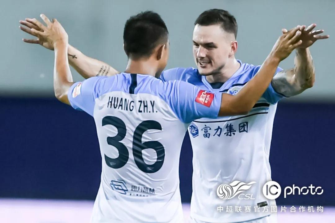 مباراة الهلال والأهلي في دوري أبطال آسيامواجهة نارية تتحدى التوقعات